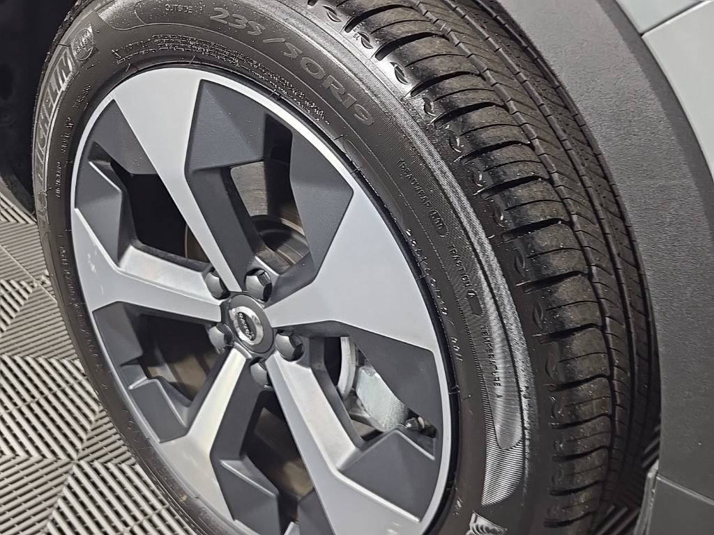 Certified 2026 Volvo XC40 B5 Plus AWD/4WD image 6