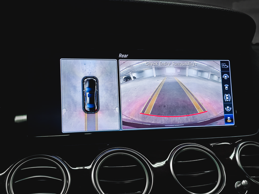 Used 2019 Mercedes-Benz E 300 4MATIC image 31