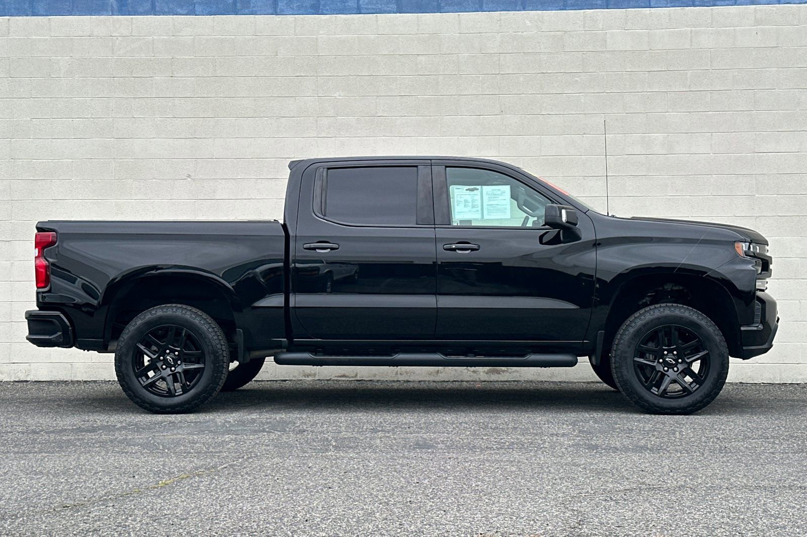 Used 2020 Chevrolet Silverado 1500 LT Trail Boss w/ Midnight Edition AWD/4WD image 3