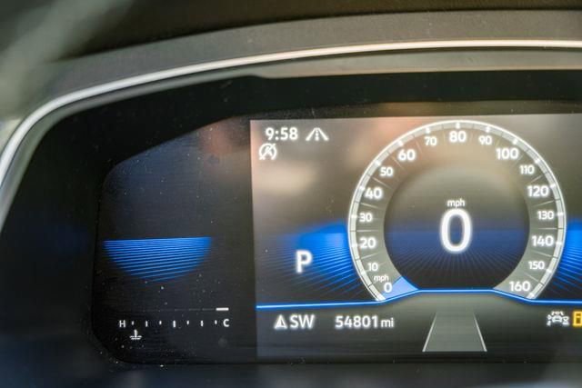 Used 2022 Volkswagen Tiguan SE w/ Panoramic Sunroof Package image 39