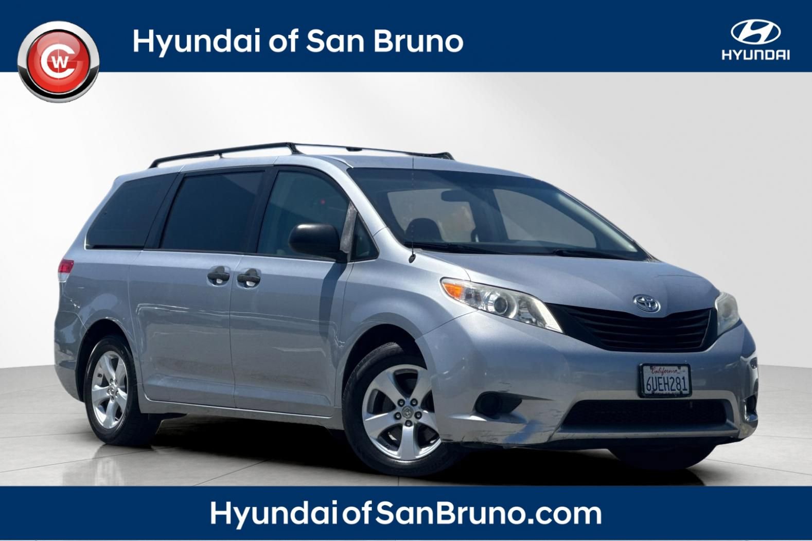 Used 2012 Toyota Sienna w/ Towing Pkg FWD image 1
