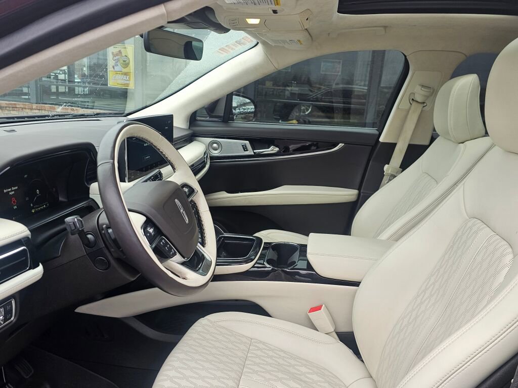 Used 2022 Lincoln Nautilus Black Label w/ Class II Trailer Tow Package image 17