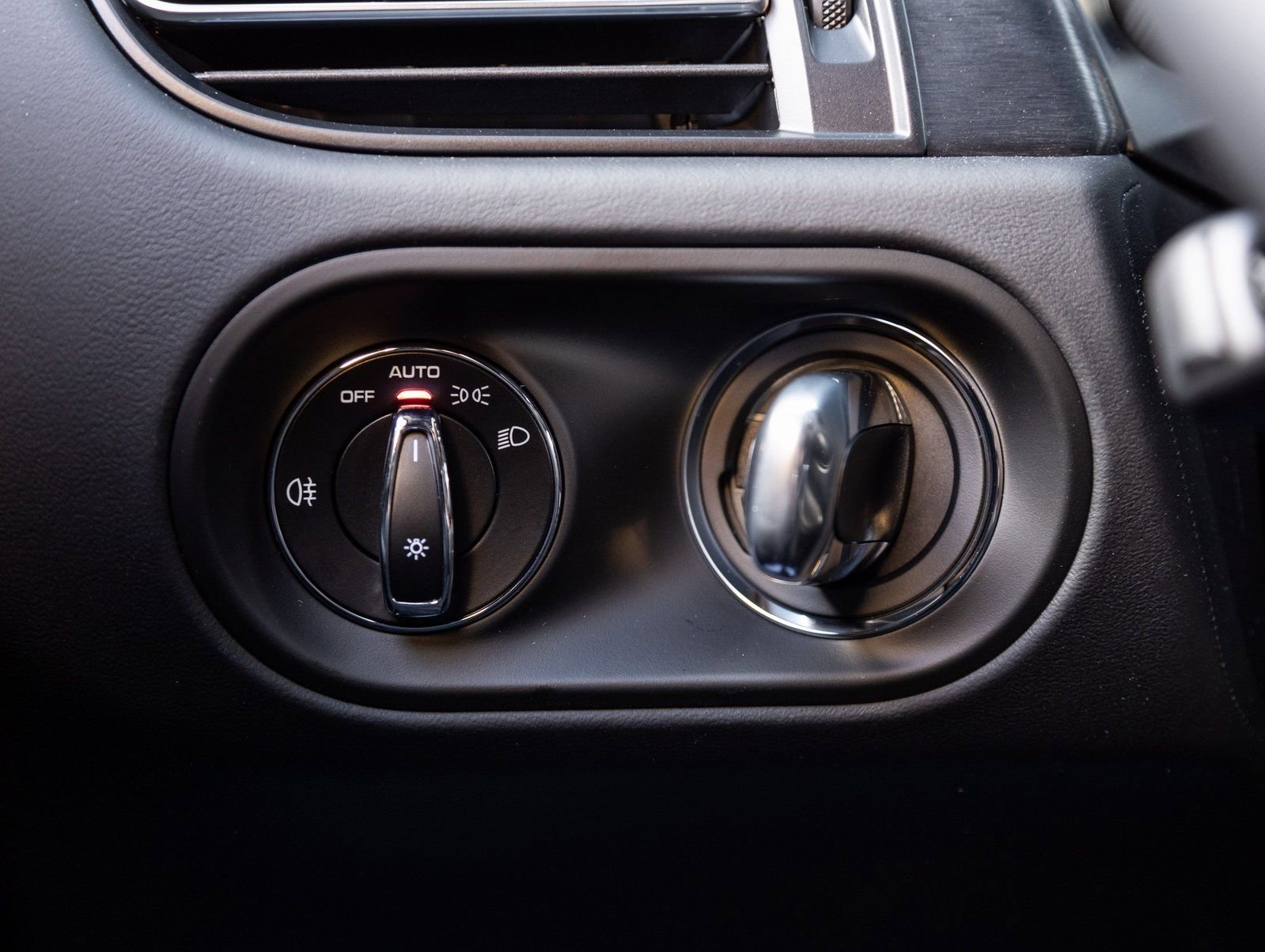 New 2026 Porsche Macan GTS image 17