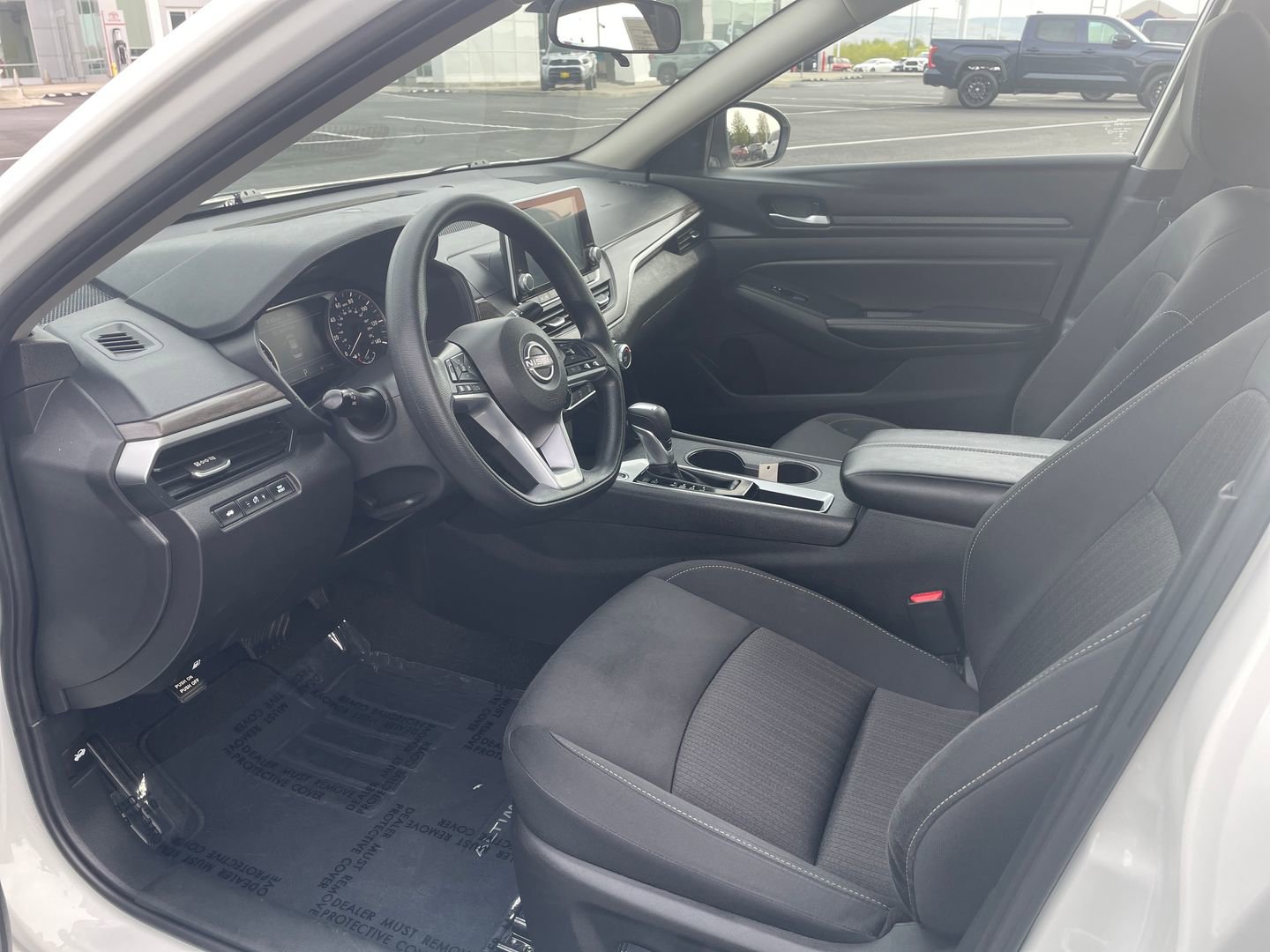 Used 2025 Nissan Altima 2.5 SV FWD image 10
