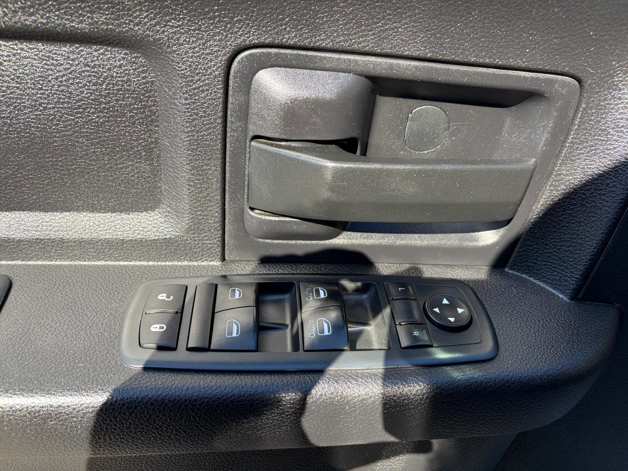 Used 2016 RAM 2500 Tradesman w/ Chrome Appearance Group image 25