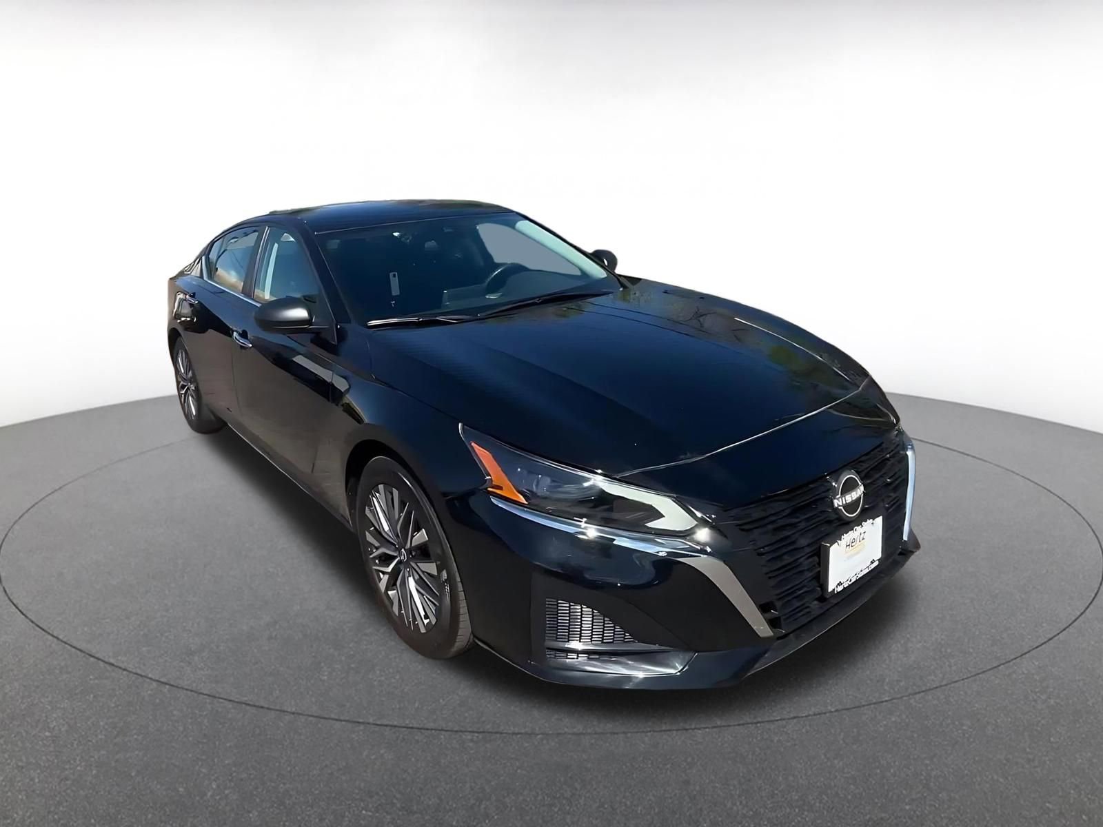Used 2025 Nissan Altima 2.5 SV image 3
