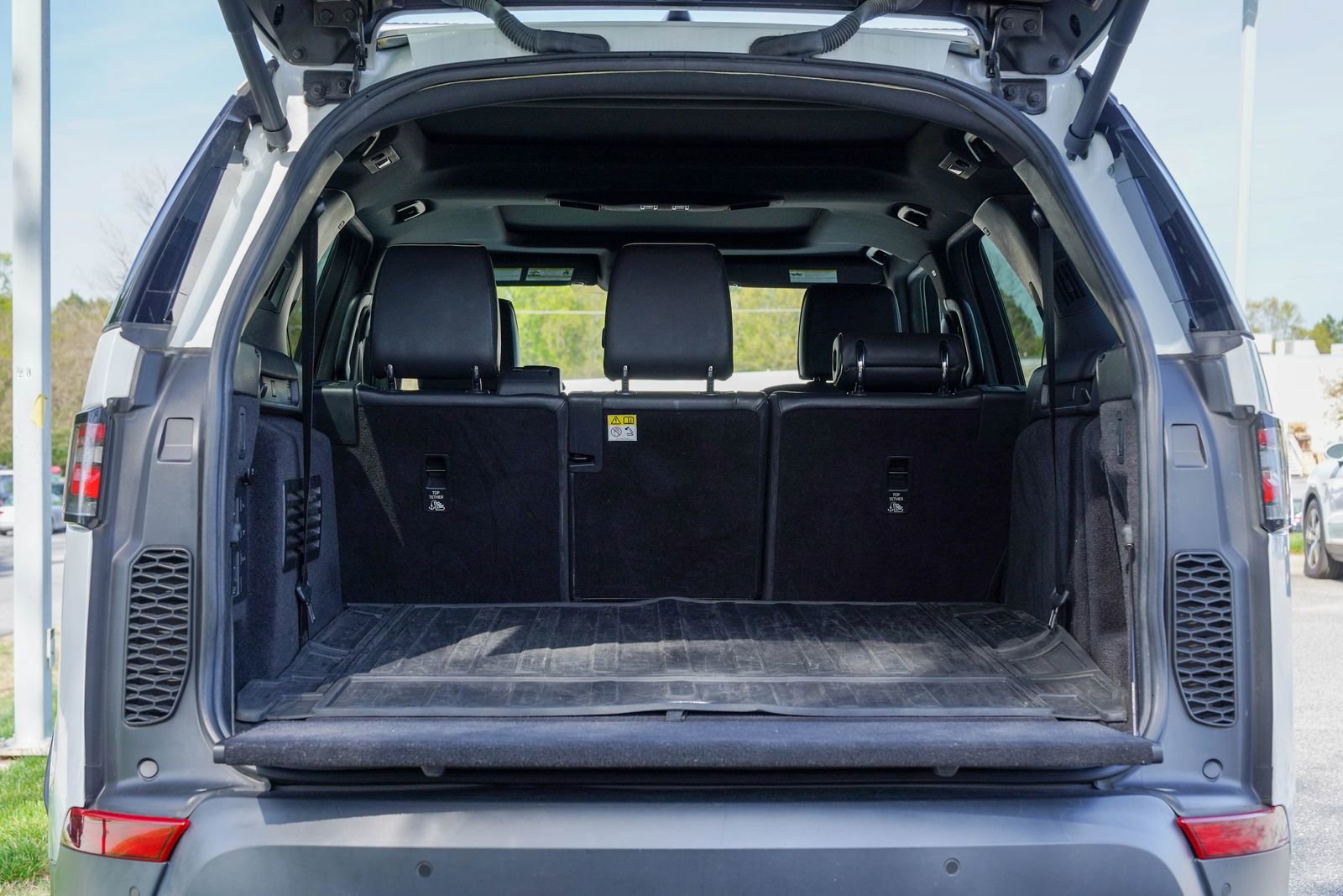 Used 2018 Land Rover Discovery HSE Luxury image 13