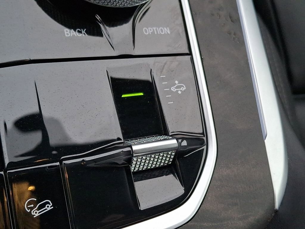 Certified 2022 BMW X7 xDrive40i w/ Executive Package image 25