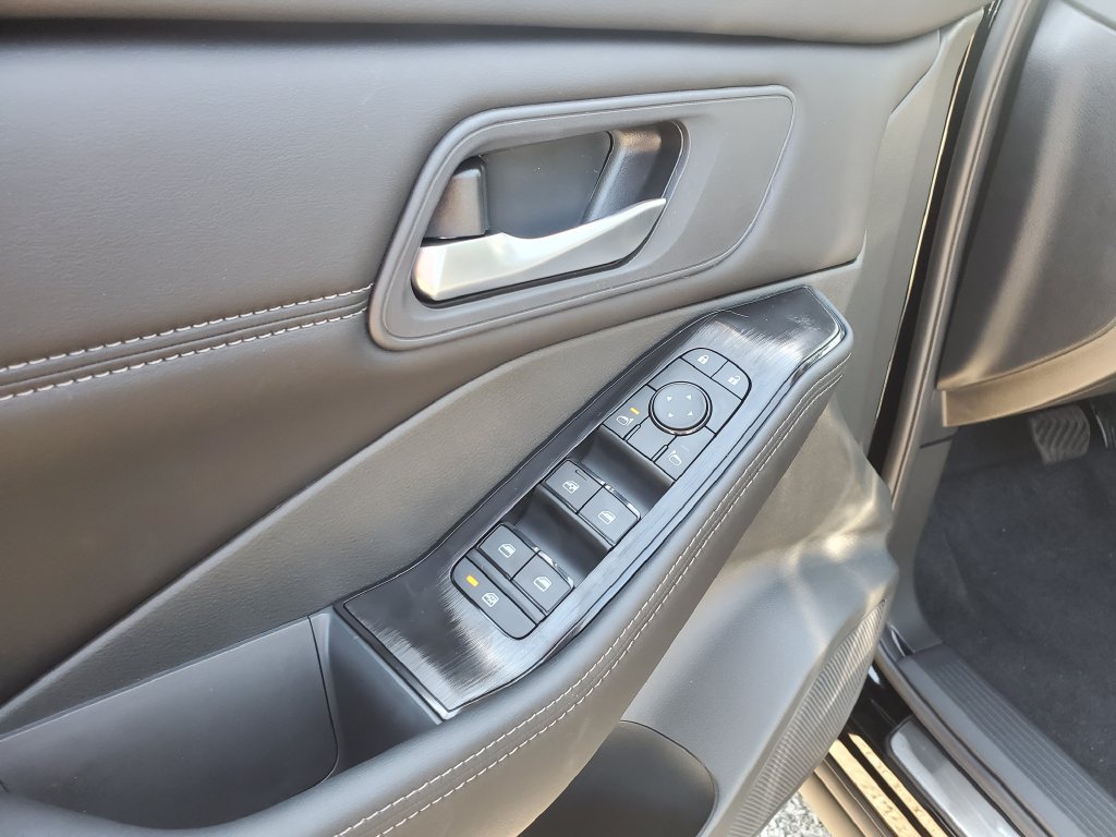New 2026 Nissan Rogue Dark Armor FWD image 17