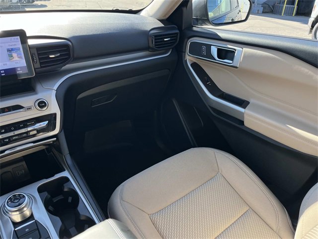 Used 2023 Ford Explorer XLT image 15