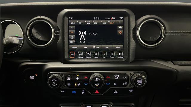 Used 2022 Jeep Wrangler Unlimited Sahara w/ Cold Weather Group AWD/4WD image 12