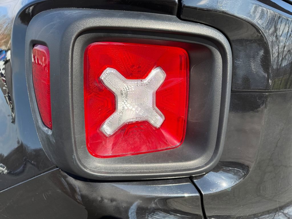 Used 2023 Jeep Renegade Latitude AWD/4WD image 21