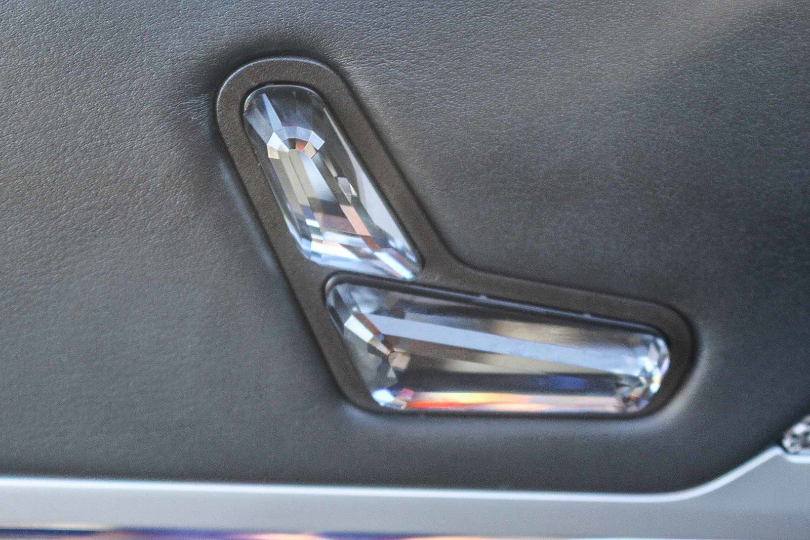 Used 2023 BMW 760i xDrive w/ Luxury Rear Seating Package image 21