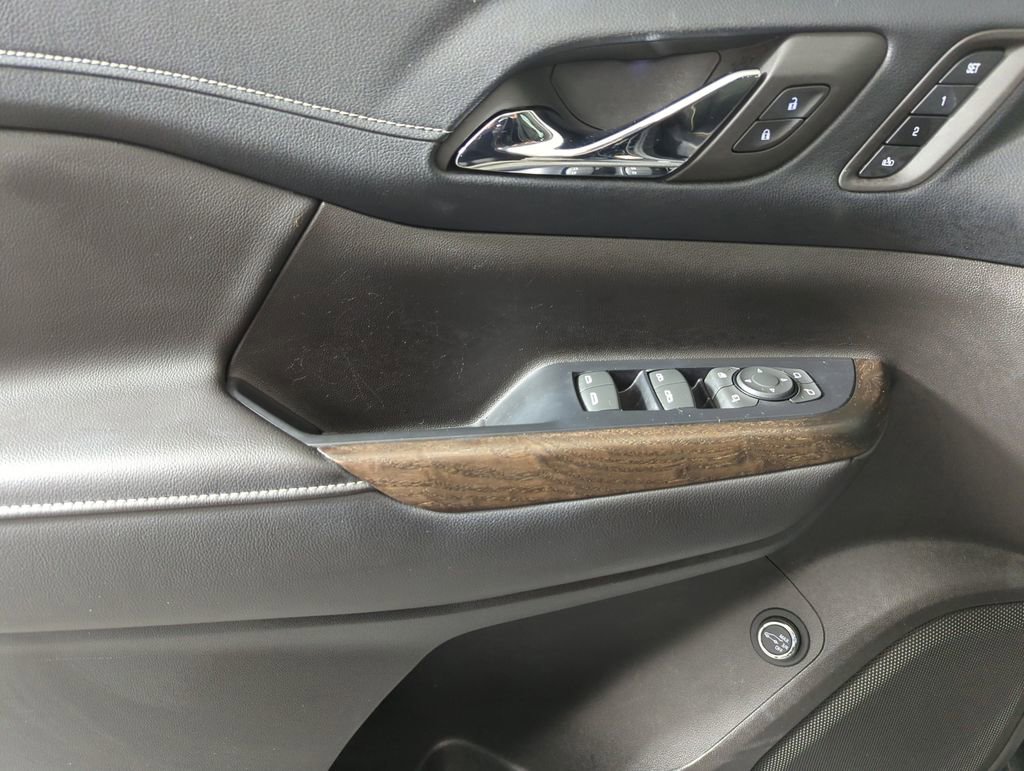 Used 2022 GMC Acadia Denali w/ Denali Ultimate Package image 9