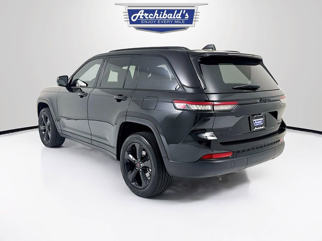 Used 2024 Jeep Grand Cherokee Limited w/ Black Appearance Package AWD/4WD image 6