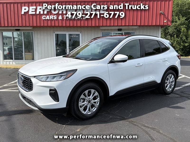 Used 2024 Ford Escape Active w/ Tech Pack #2 FWD image 1