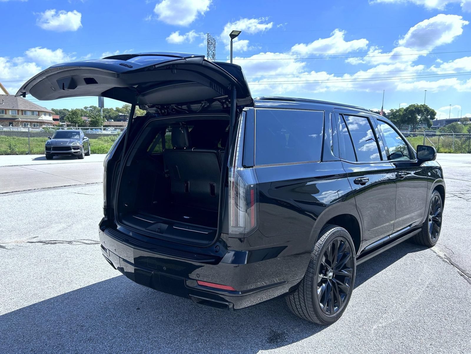 Certified 2025 Cadillac Escalade Sport Platinum w/ LPO, ONYX Package AWD/4WD image 22