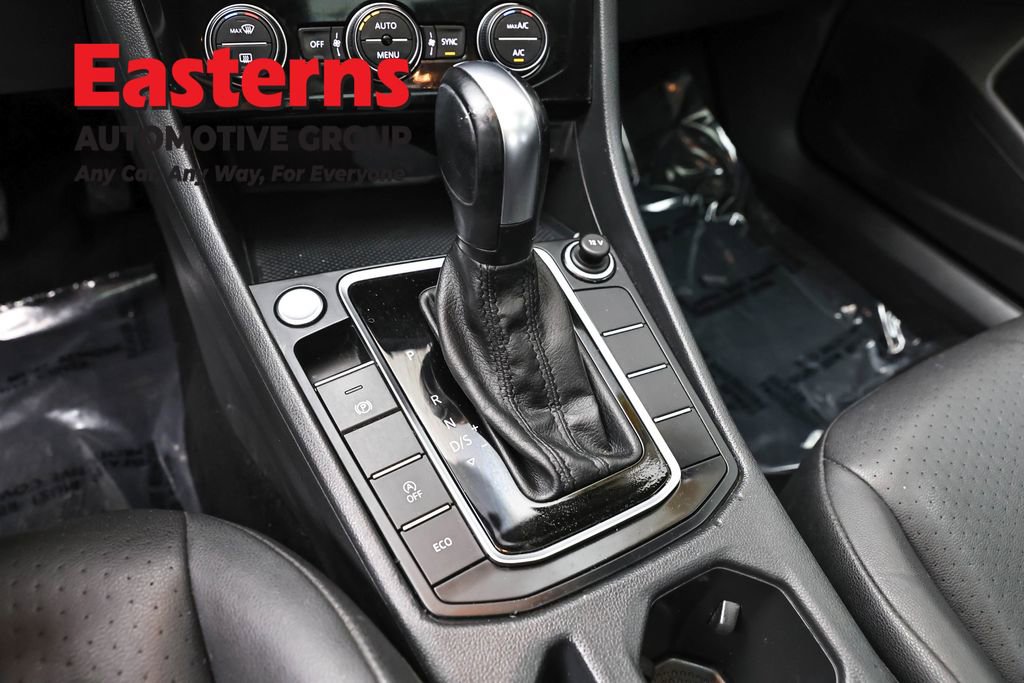 Used 2020 Volkswagen Jetta SE w/ SE Cold Weather Package image 13