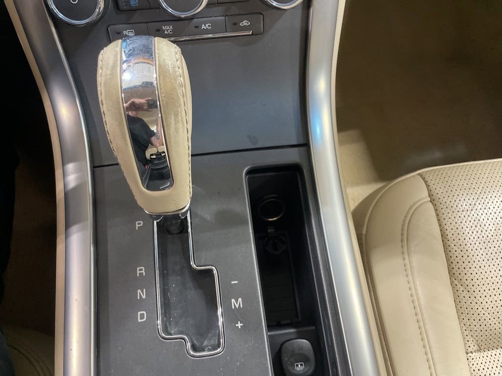 Used 2009 Lincoln MKS image 25