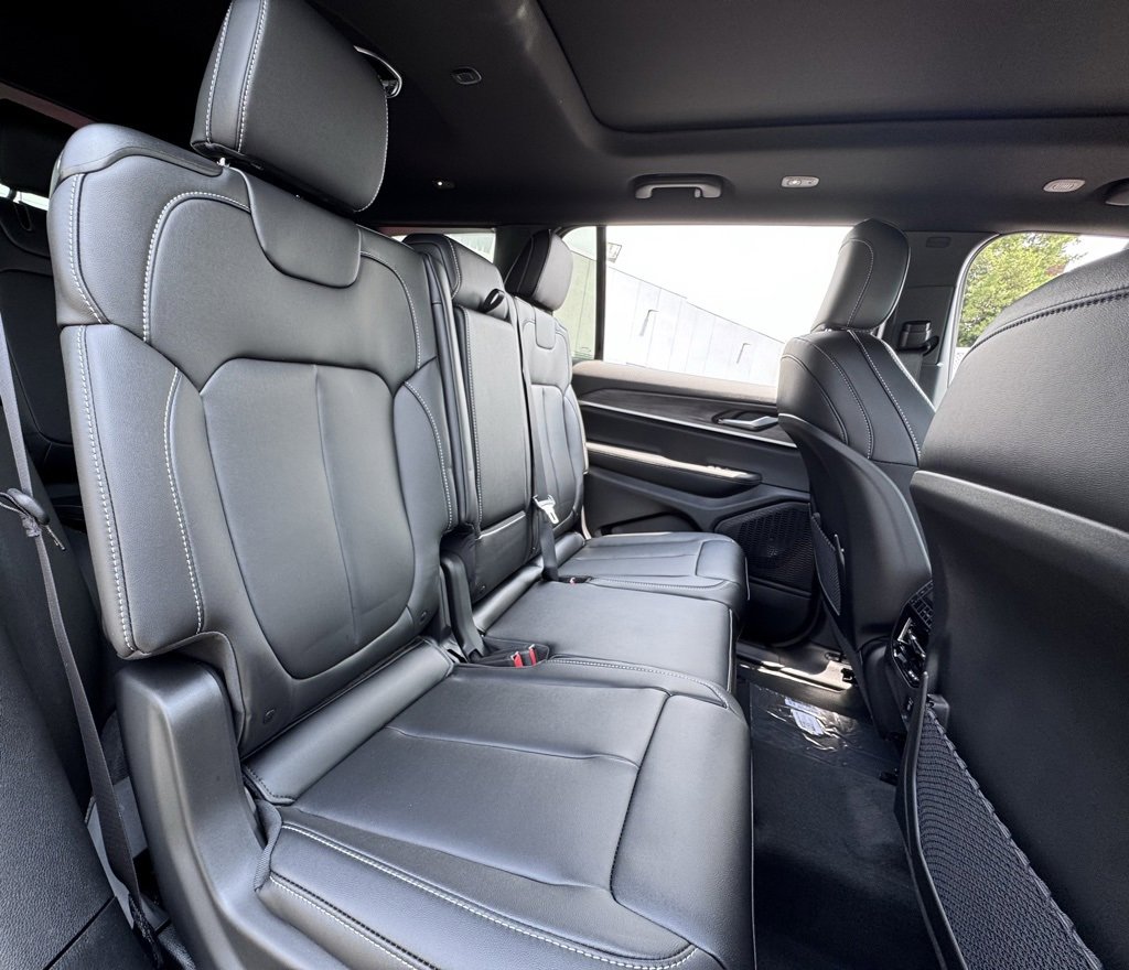 New 2025 Jeep Grand Cherokee L Limited w/ Black Appearance Package image 19