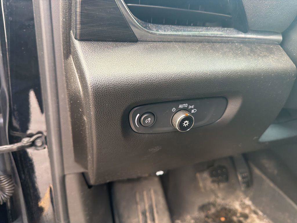 Used 2023 Chevrolet Traverse High Country image 11