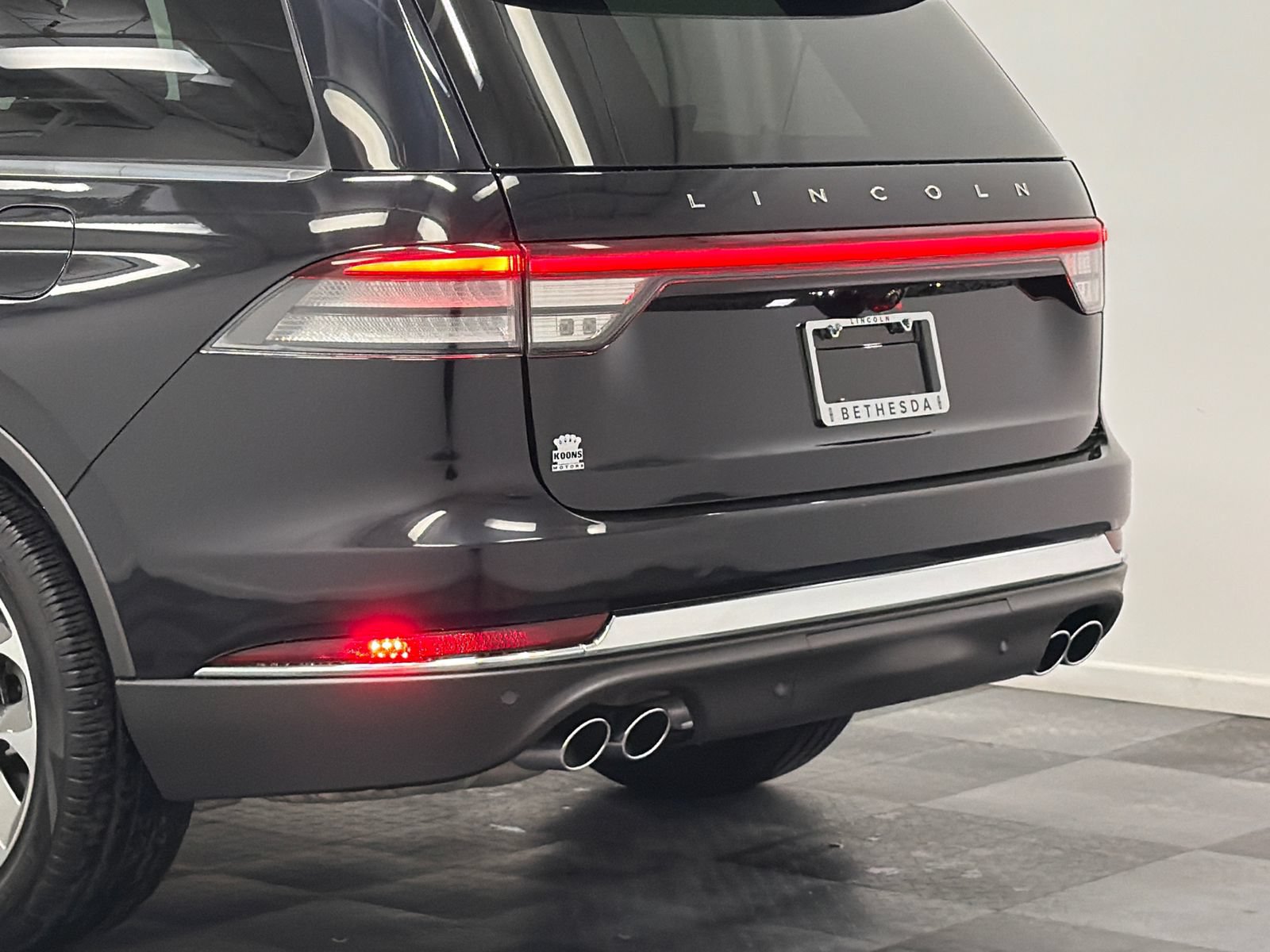 Used 2025 Lincoln Aviator Reserve AWD/4WD image 7