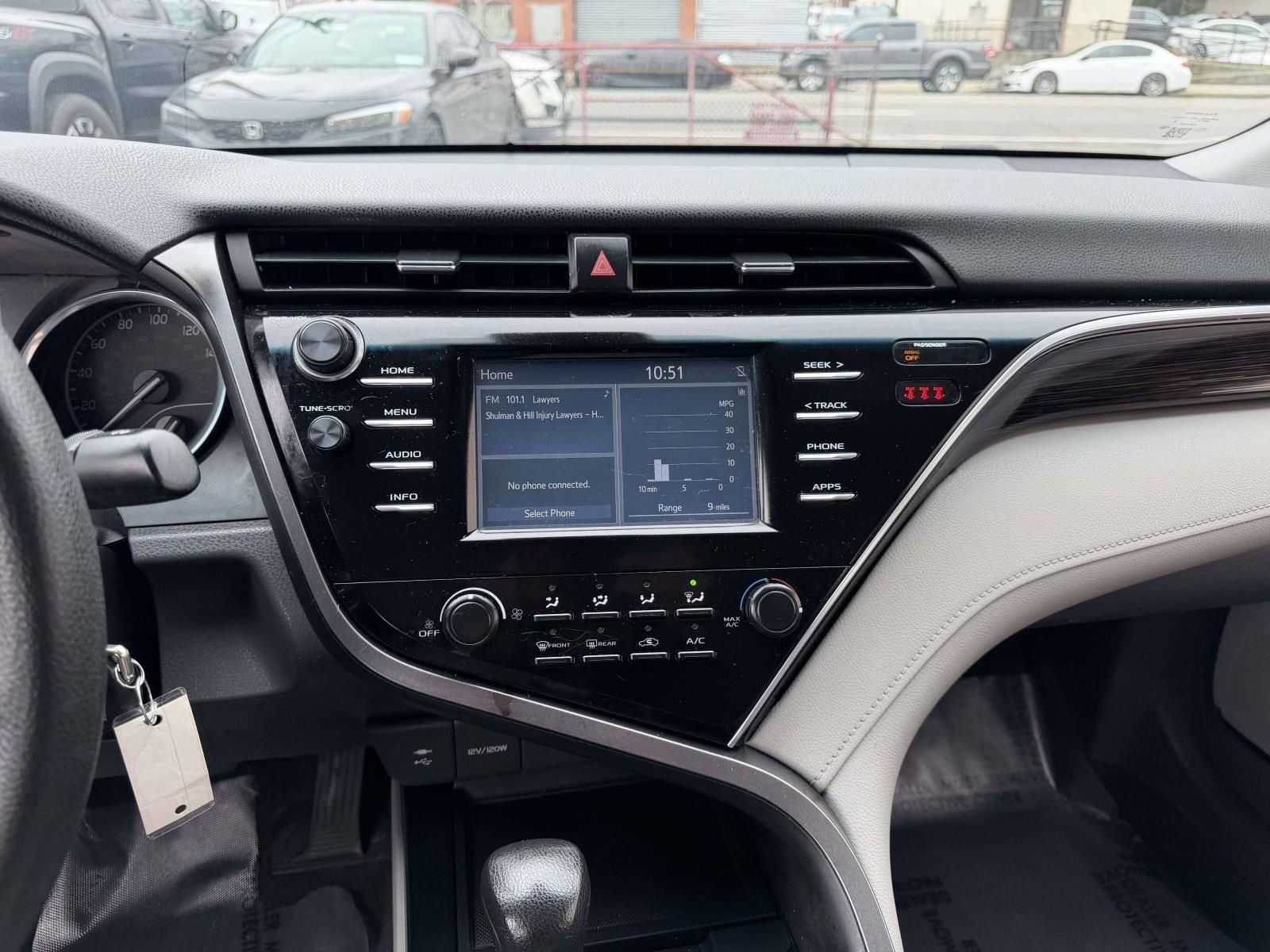 Used 2018 Toyota Camry LE image 18