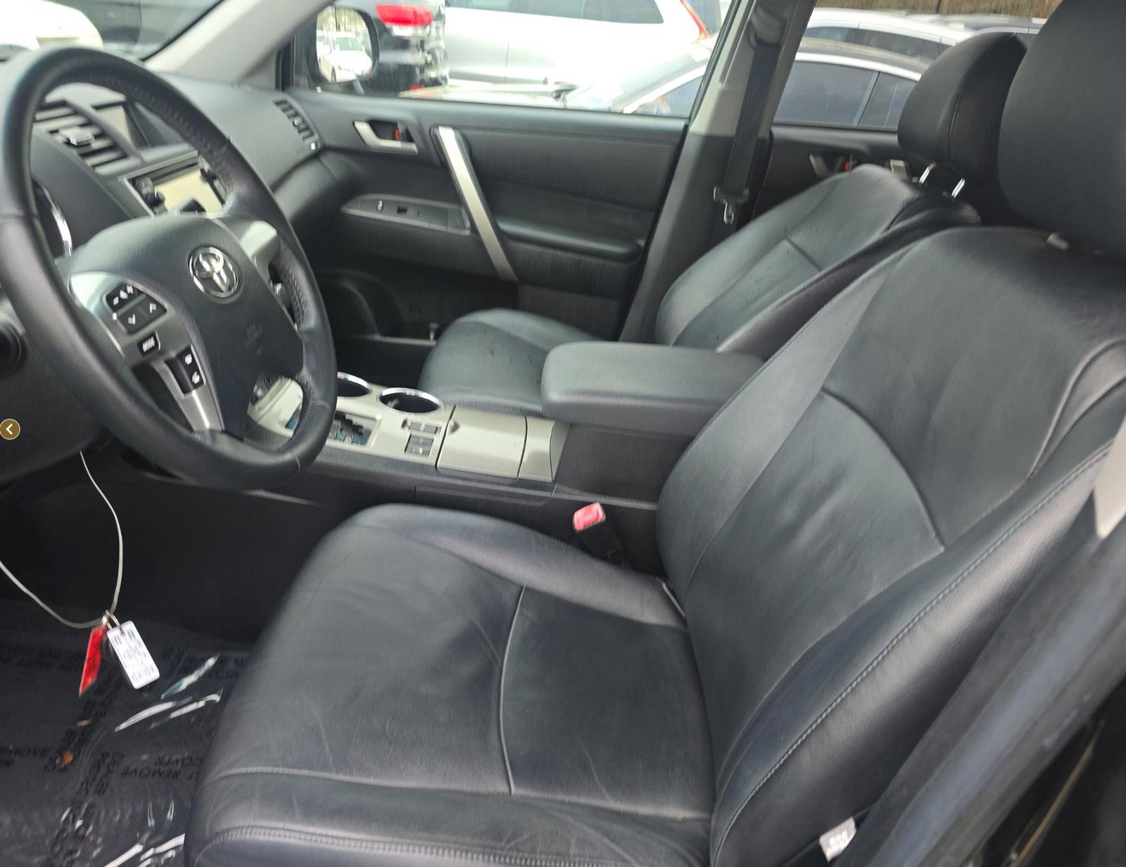 Used 2013 Toyota Highlander SE image 11