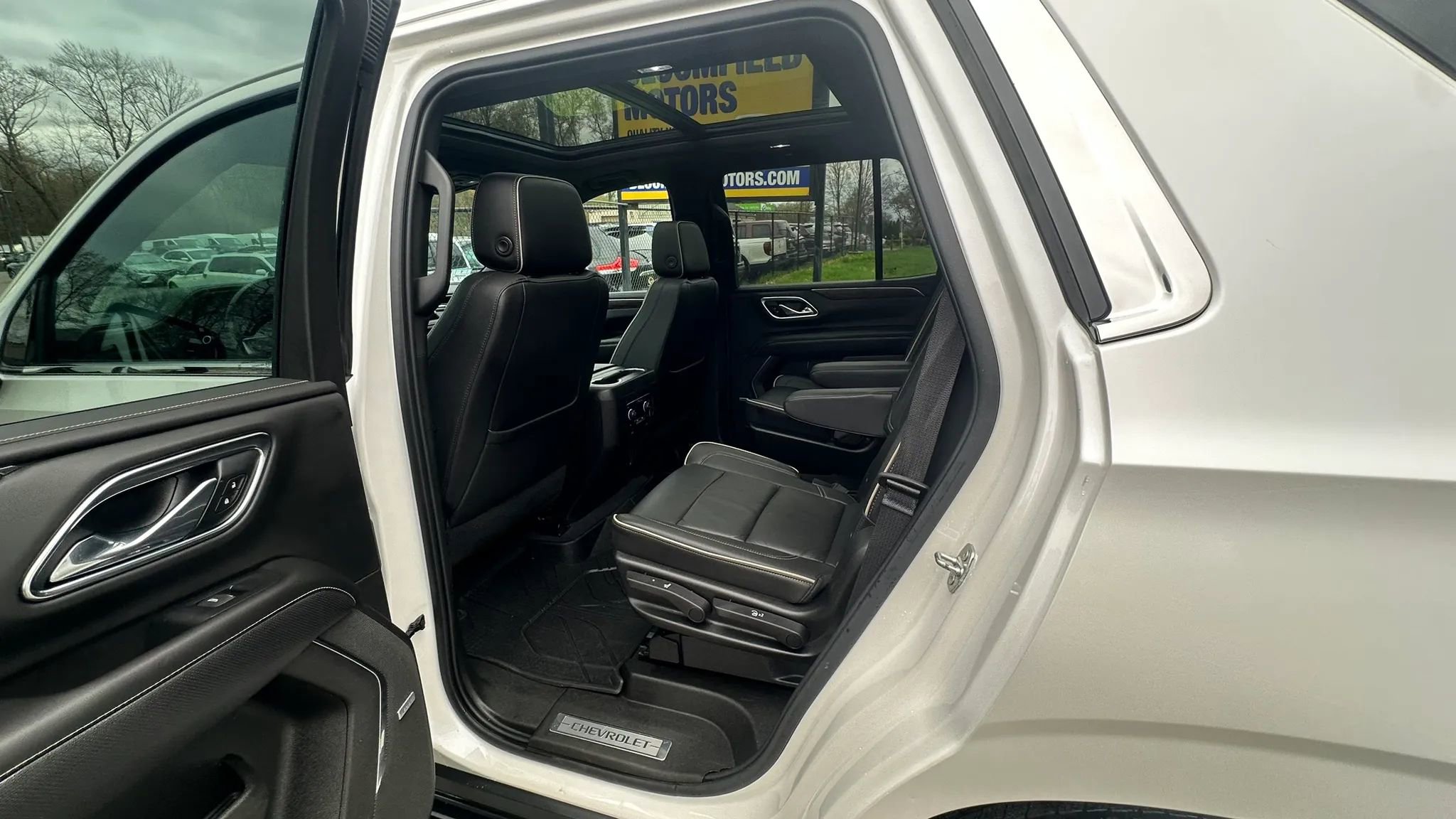 Used 2021 Chevrolet Tahoe Premier w/ Premium Package AWD/4WD image 28