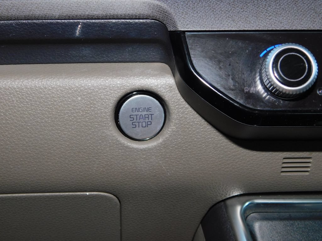 Used 2025 Kia Carnival EX FWD image 41