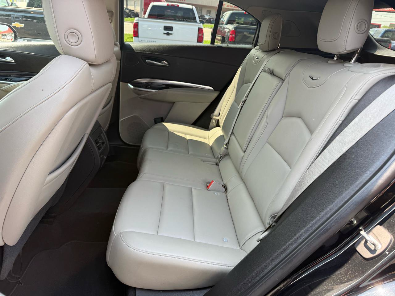 Used 2019 Cadillac XT4 Luxury w/ Cold Weather Package AWD/4WD image 10