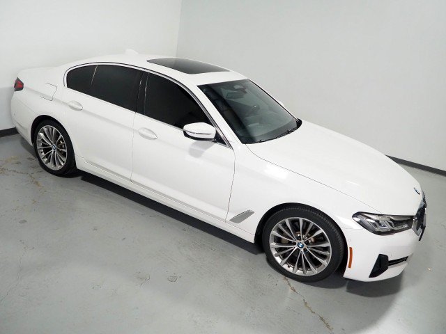 Used 2021 BMW 530e w/ Premium Package w/ Premium Package RWD image 12