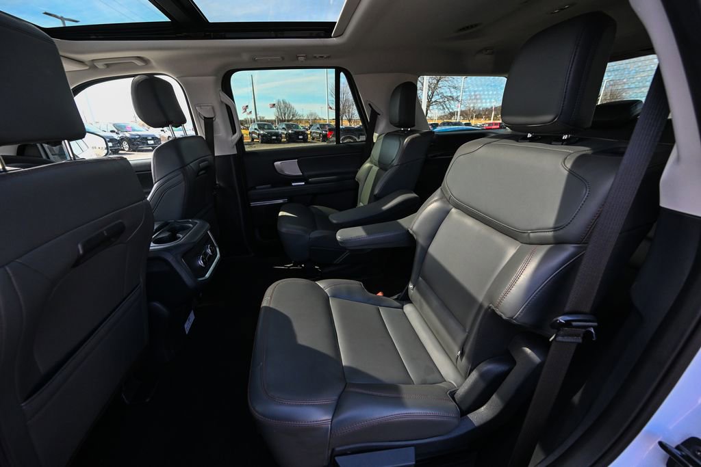 Certified 2025 Ford Expedition Active image 23