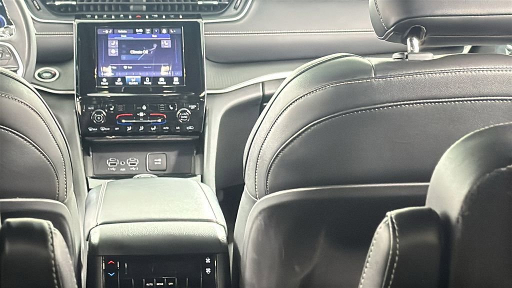 Used 2023 Jeep Grand Cherokee L Laredo image 18