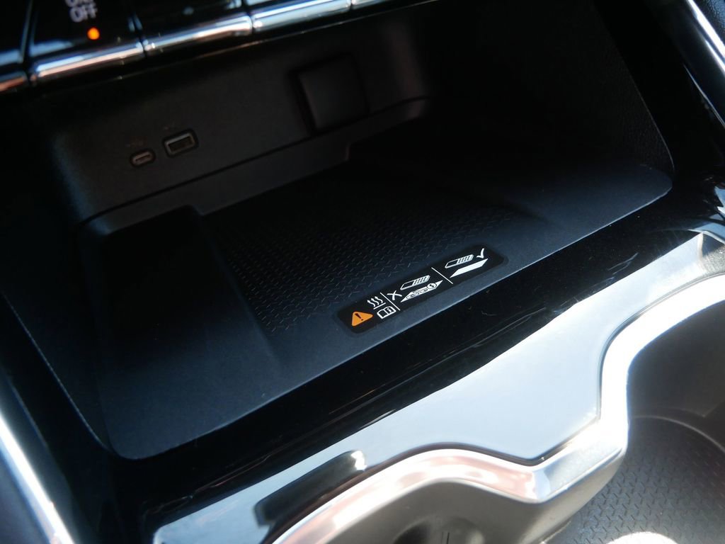Used 2025 Chevrolet Traverse RS w/ LPO, Floor Liner Package AWD/4WD image 29