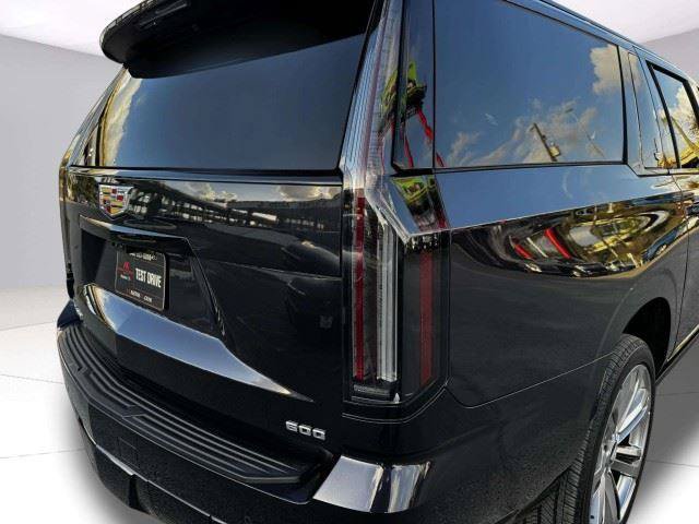 Used 2025 Cadillac Escalade ESV Sport w/ Touring Package AWD/4WD image 14