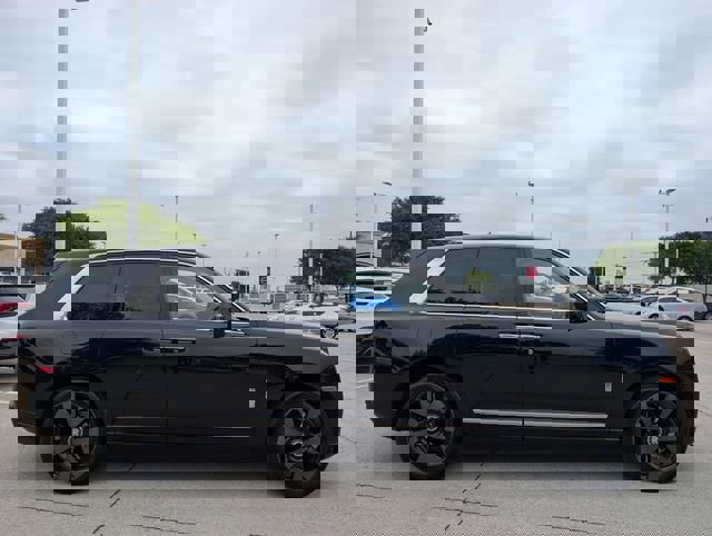 Used 2019 Rolls-Royce Cullinan image 3