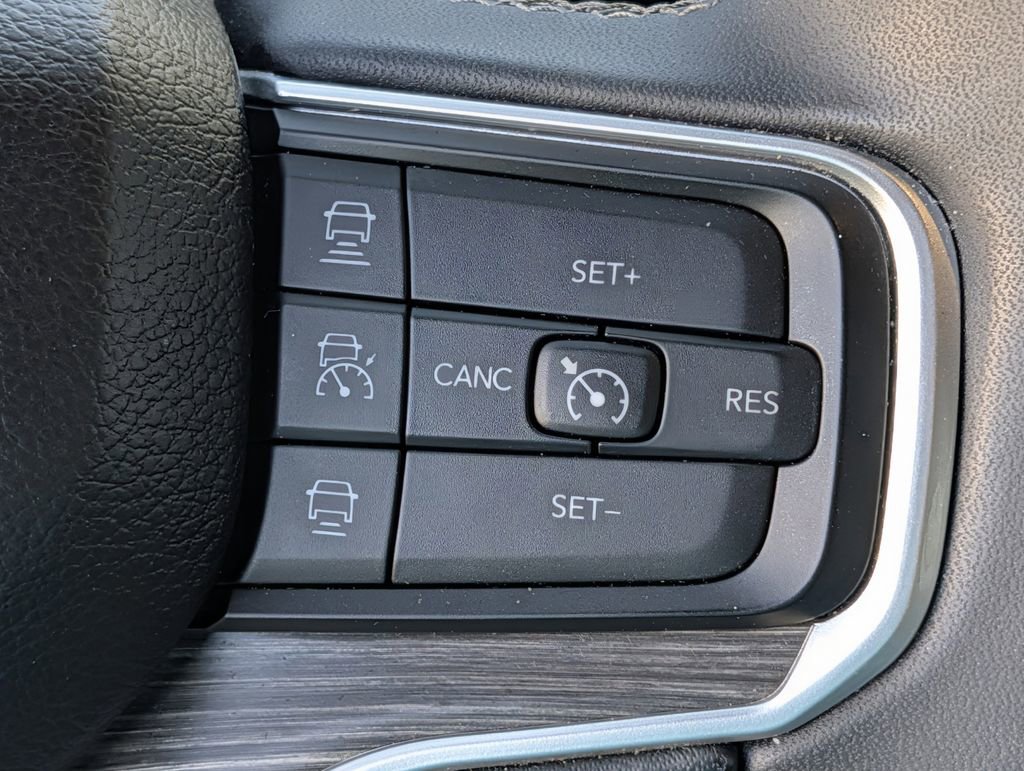 Used 2024 Jeep Wagoneer L Series II RWD image 20