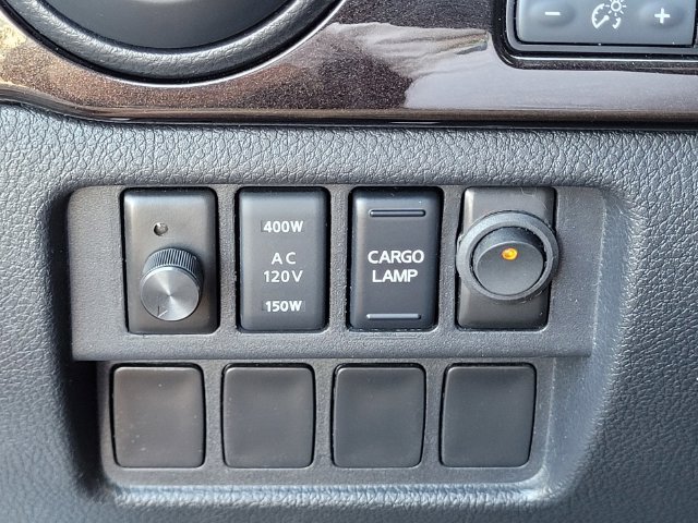 Used 2018 Nissan Titan SV w/ SV Convenience Package AWD/4WD image 32