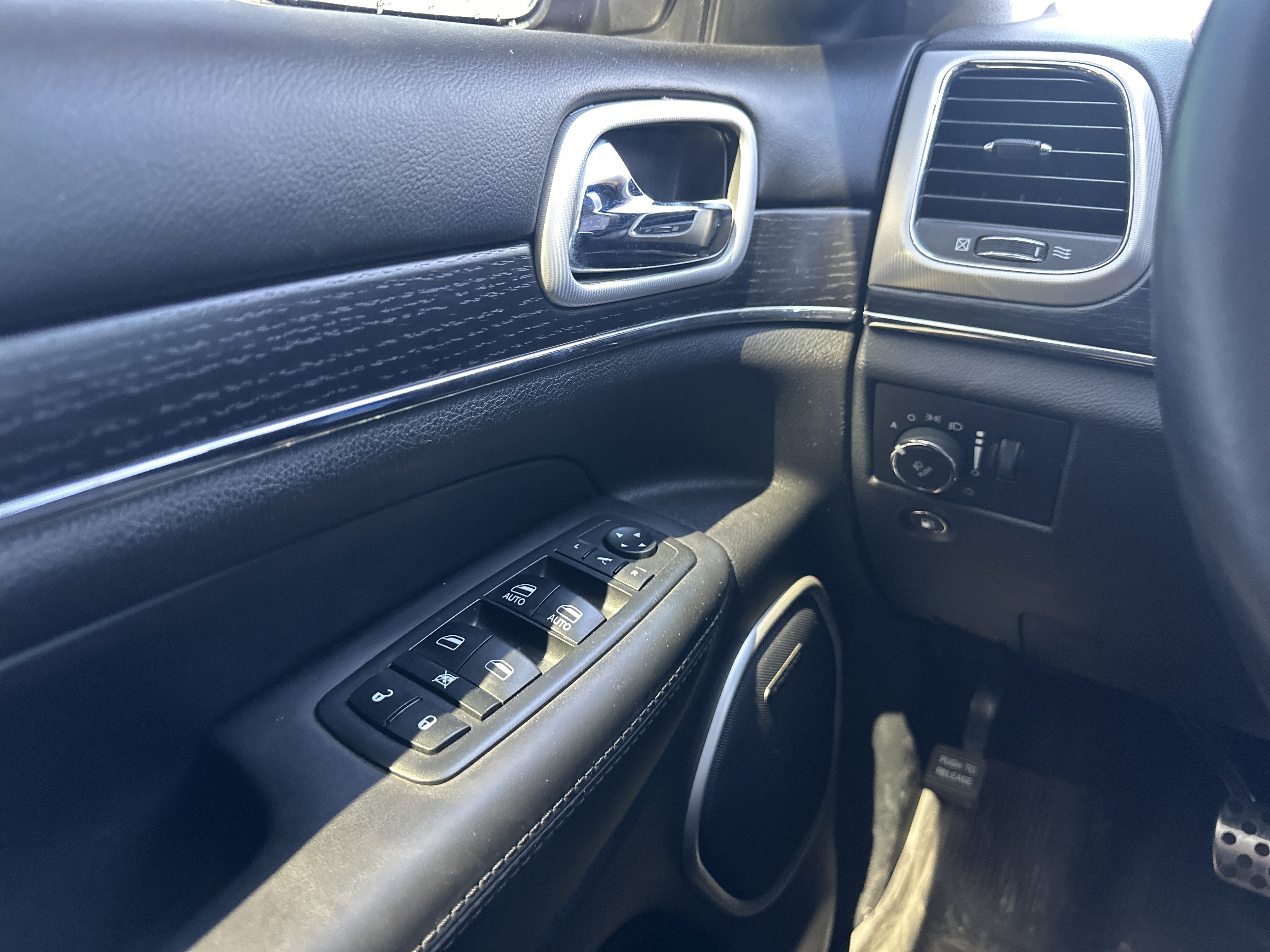 Used 2018 Jeep Grand Cherokee Summit w/ Platinum Series Group AWD/4WD image 26