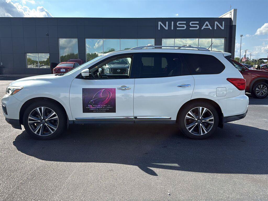 Used 2017 Nissan Pathfinder Platinum w/ Family Entertainment Package FWD image 4