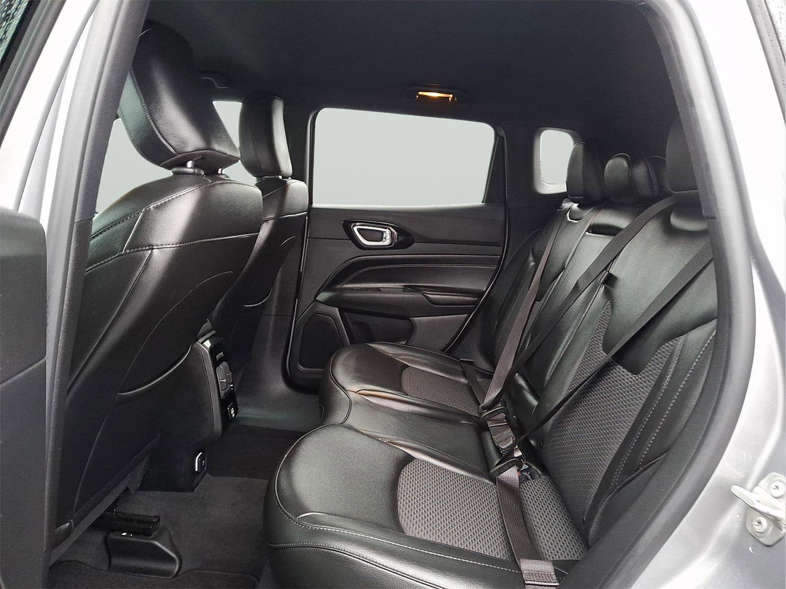 Used 2022 Jeep Compass Latitude AWD/4WD image 5