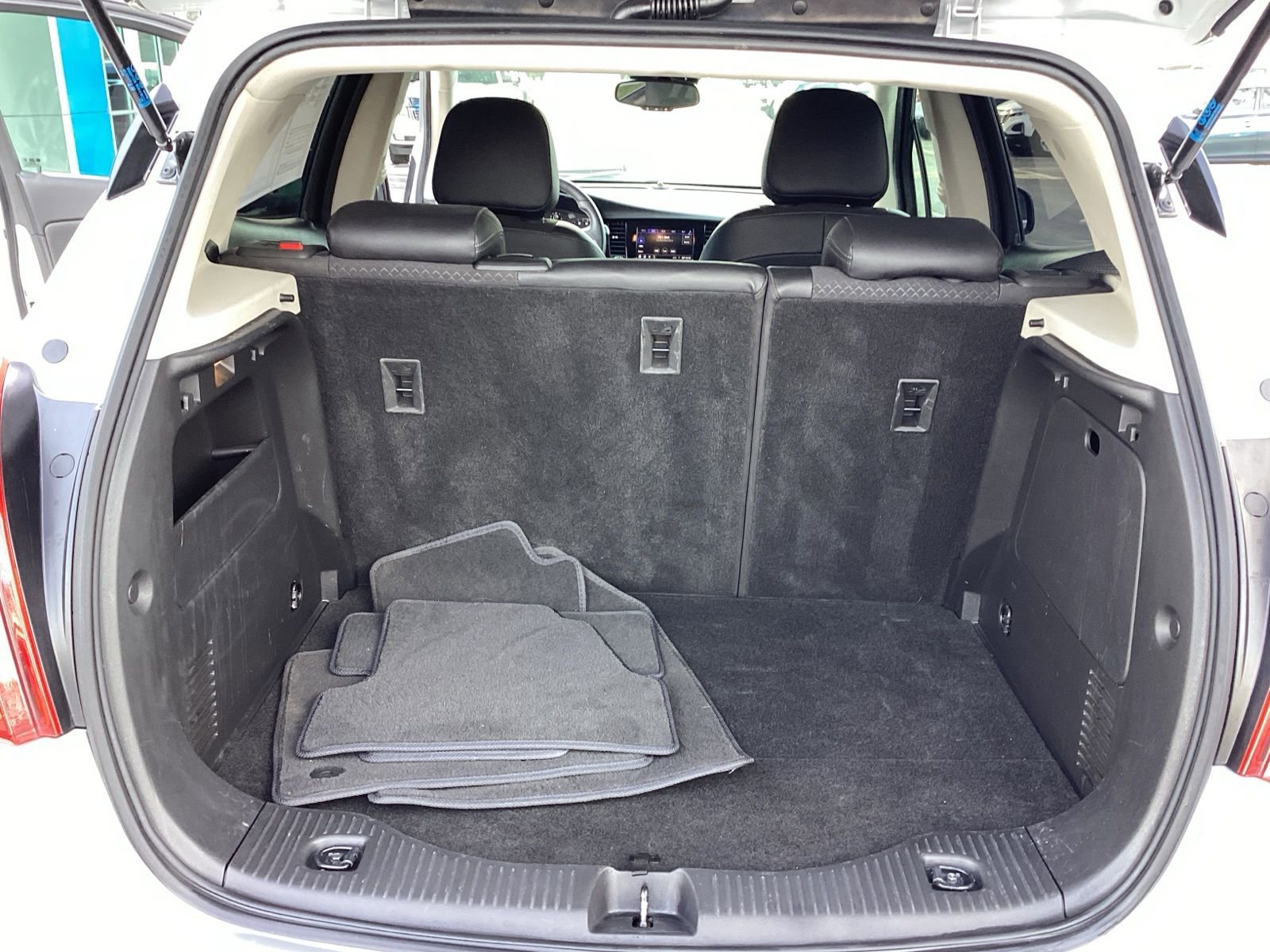 Used 2022 Buick Encore Preferred w/ Safety Package image 22