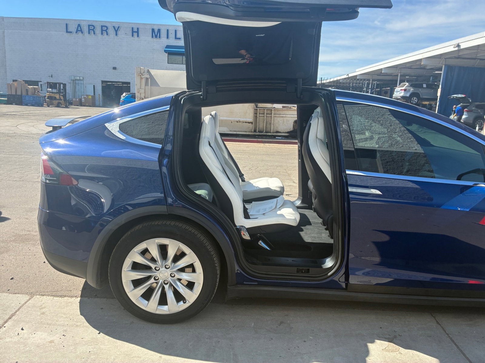 Used 2018 Tesla Model X 75D image 32
