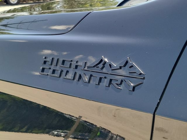 Used 2024 Chevrolet Suburban High Country AWD/4WD image 6