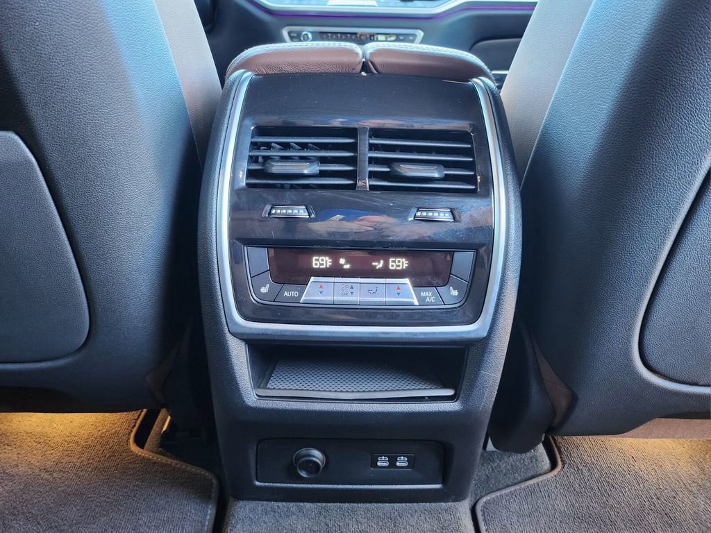 Used 2022 BMW X7 M50i w/ Dynamic Handling Package image 26