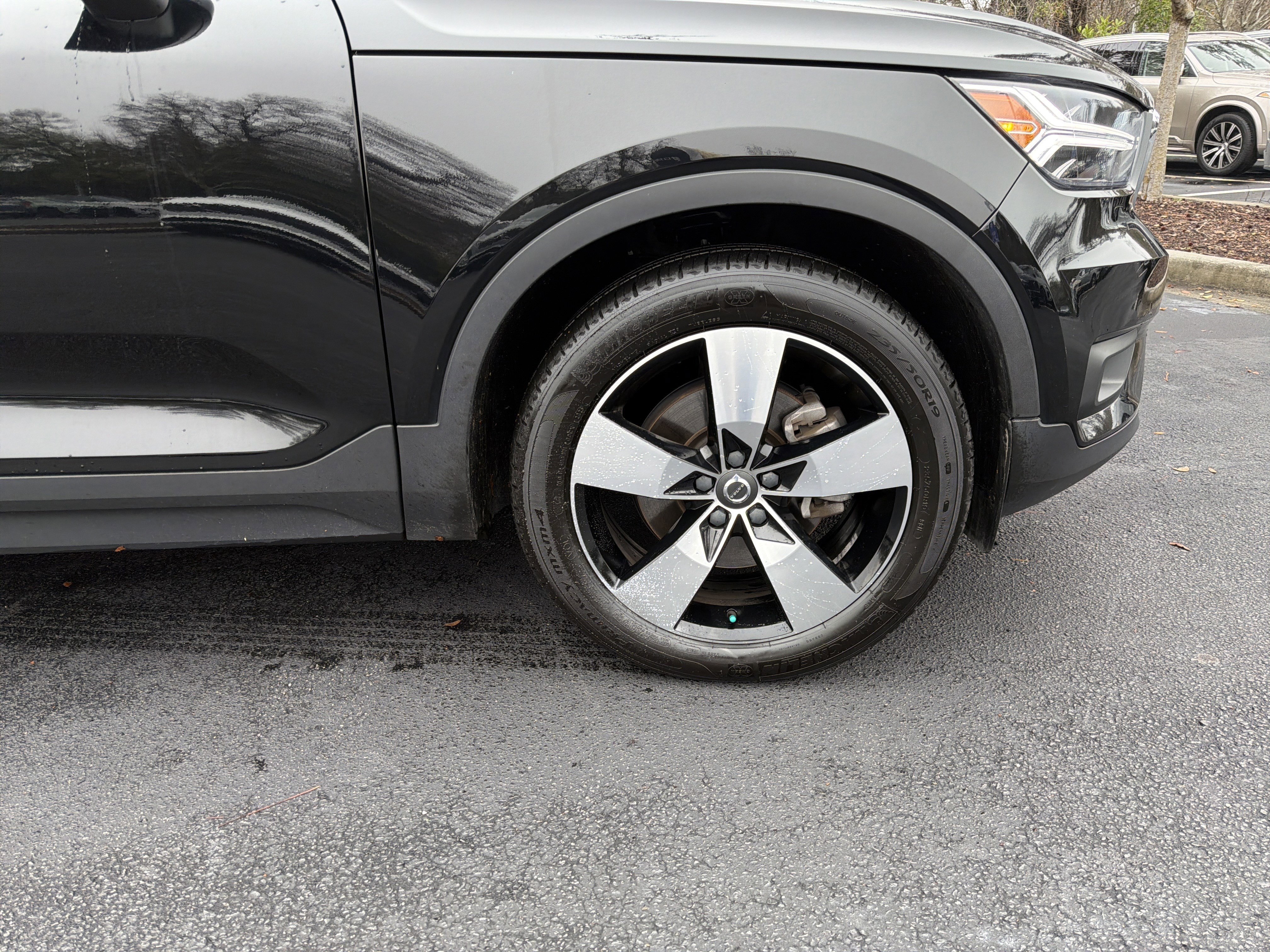 Used 2020 Volvo XC40 T5 Momentum w/ Protection Package Premier image 13