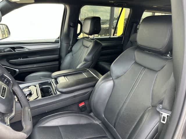 Used 2023 Jeep Wagoneer Series II AWD/4WD image 5
