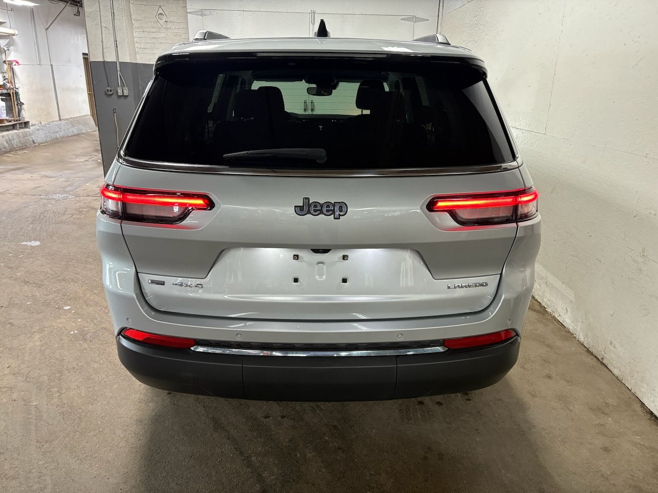 Used 2023 Jeep Grand Cherokee L Laredo w/ Luxury Tech Group I AWD/4WD image 8
