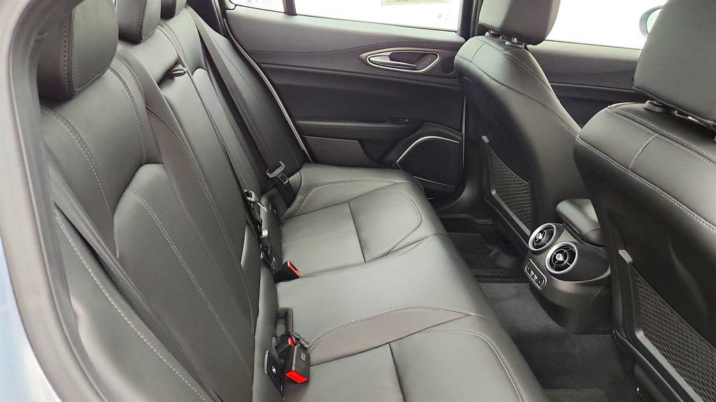Used 2022 Alfa Romeo Giulia Ti AWD/4WD image 23
